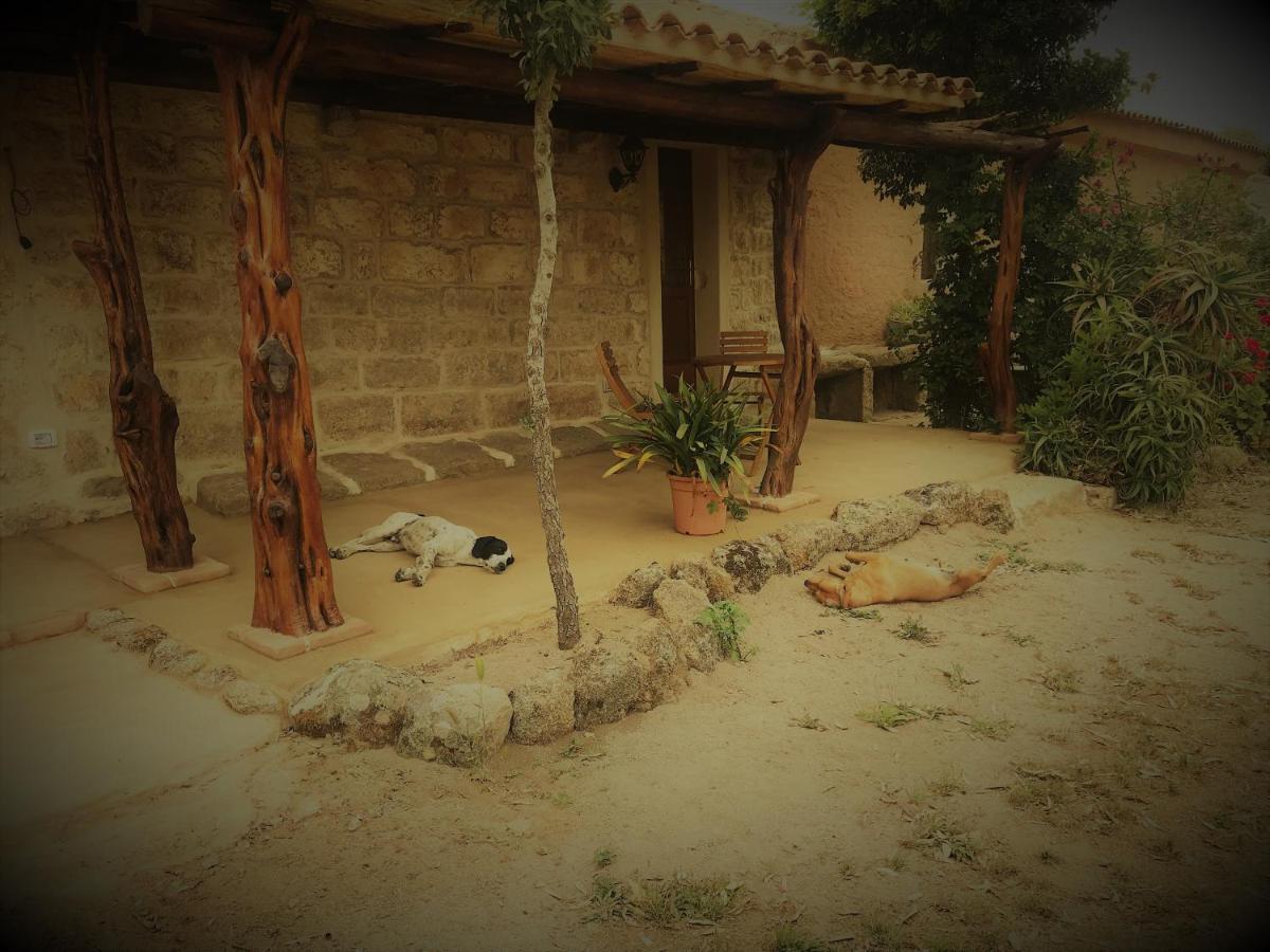 Li Casacci Bed & Breakfast Arzachena Exterior photo