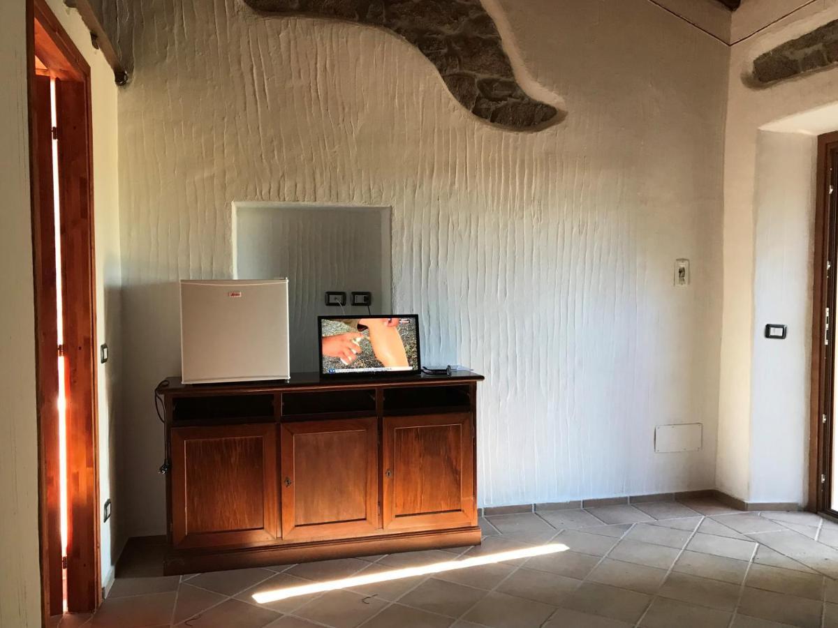 Li Casacci Bed & Breakfast Arzachena Exterior photo